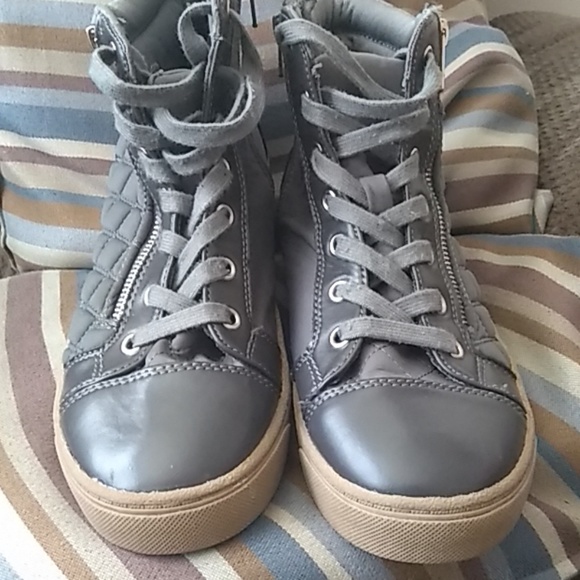 Shoes - Picture 6 of 8